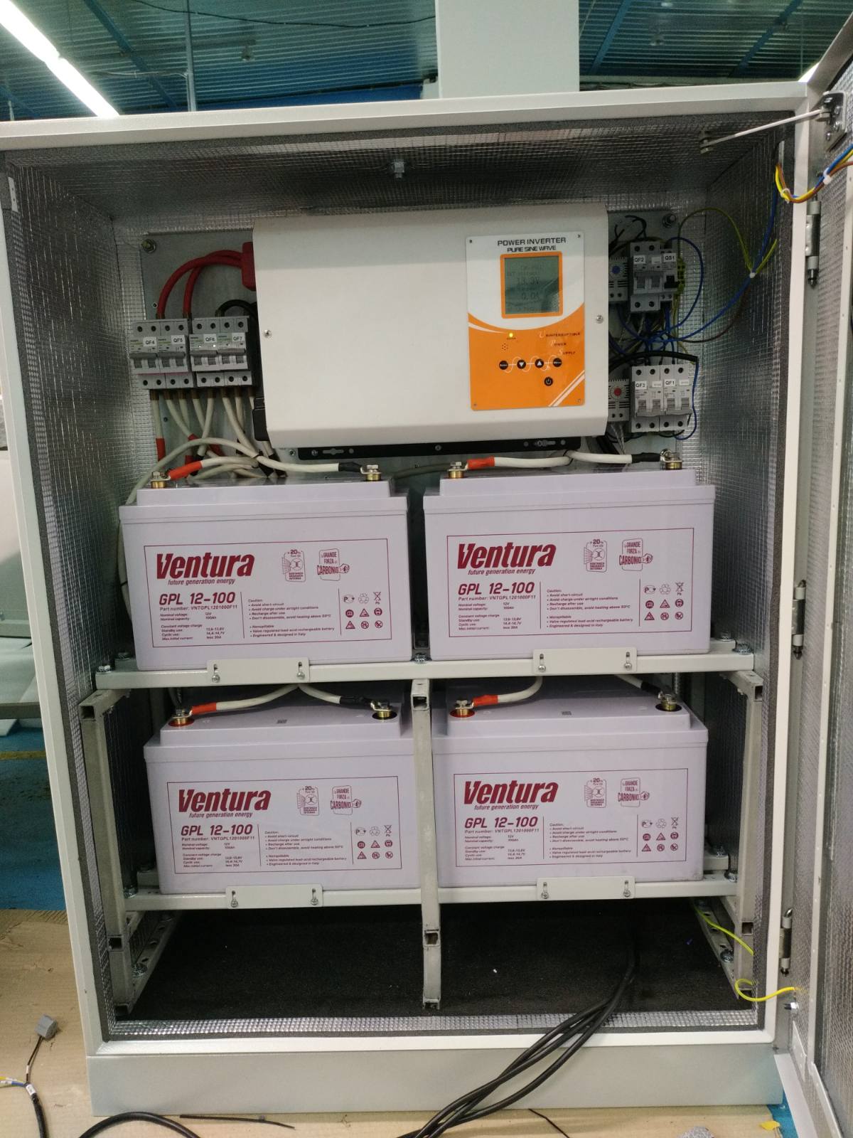 Universal singlephase uninterruptible power supplies based on solar